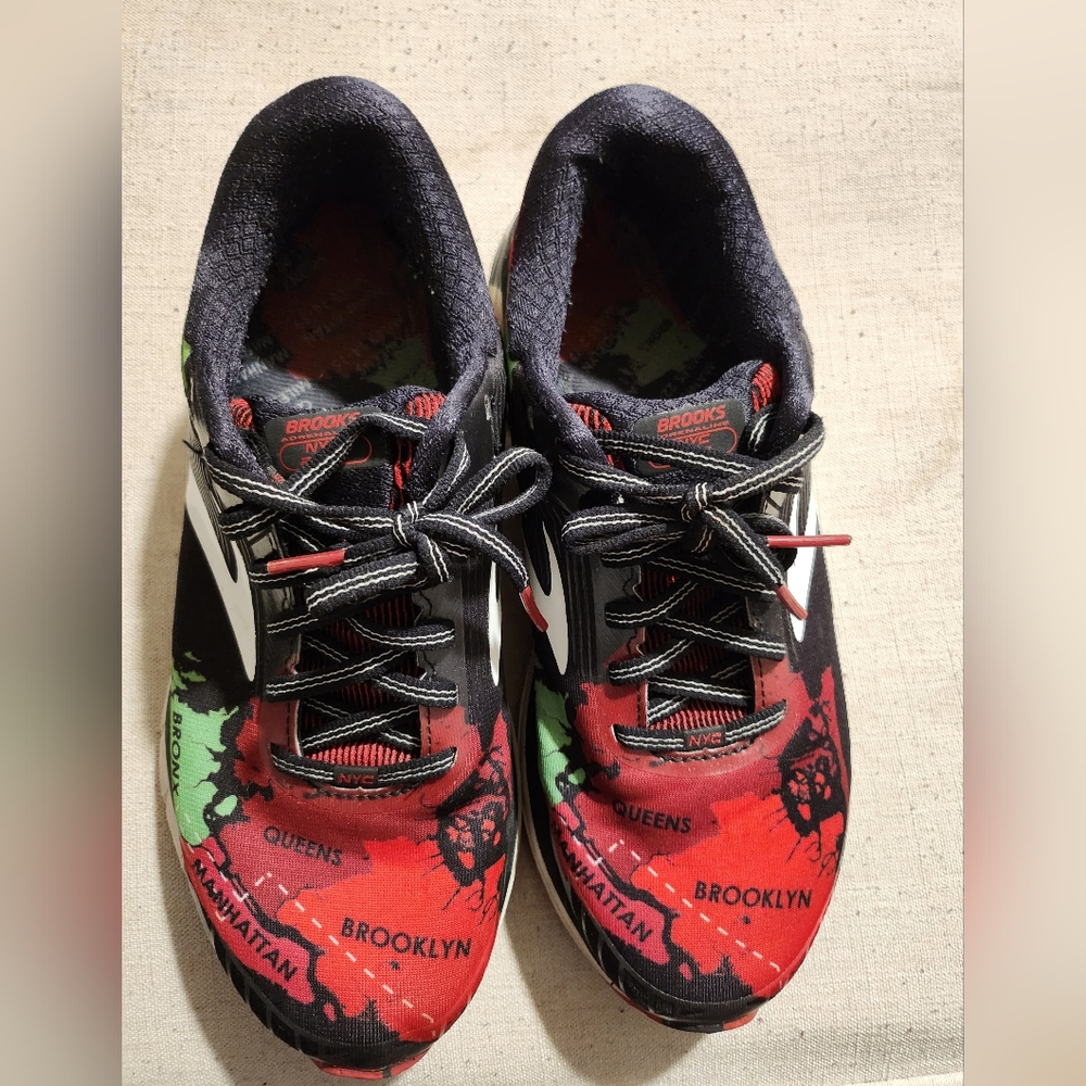 Limited Edition 2017 NYC Marathon Brooks running sneakers